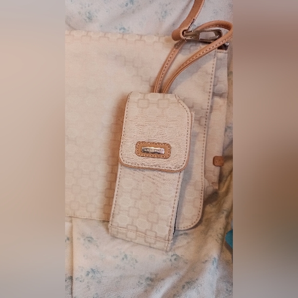 ⭐ Nine West satchel purse⭐ (Bundle (2) Listings With A ⭐ For $15) ⭐ - Picture 3 of 8